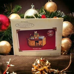 2005 Hallmark Keepsake Ornament "Noah's Ark" Ornament, Magical Movement & Card